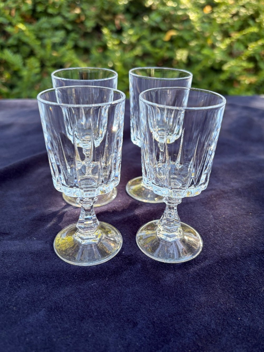 Set of 4 Vantage crystal liquor glasses, small.